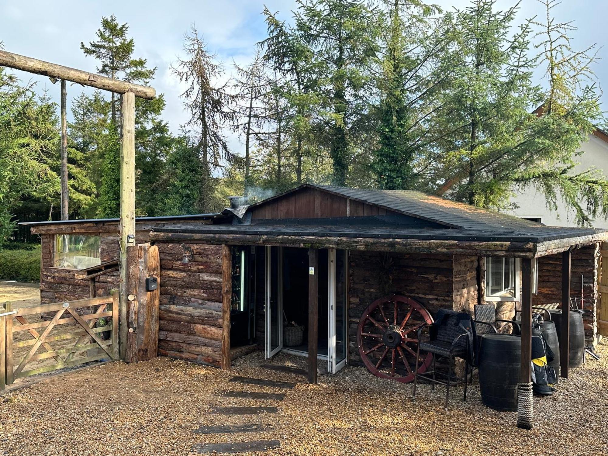 Greenvale Cabins Forkhill 外观 照片